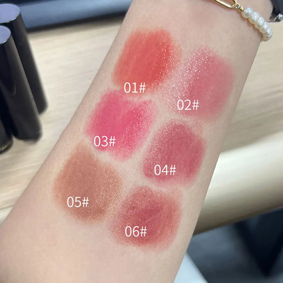 Lápiz labial resistente al agua LuxuryGlow Red Brown: hidratante, duradero y con brillo de espejo.