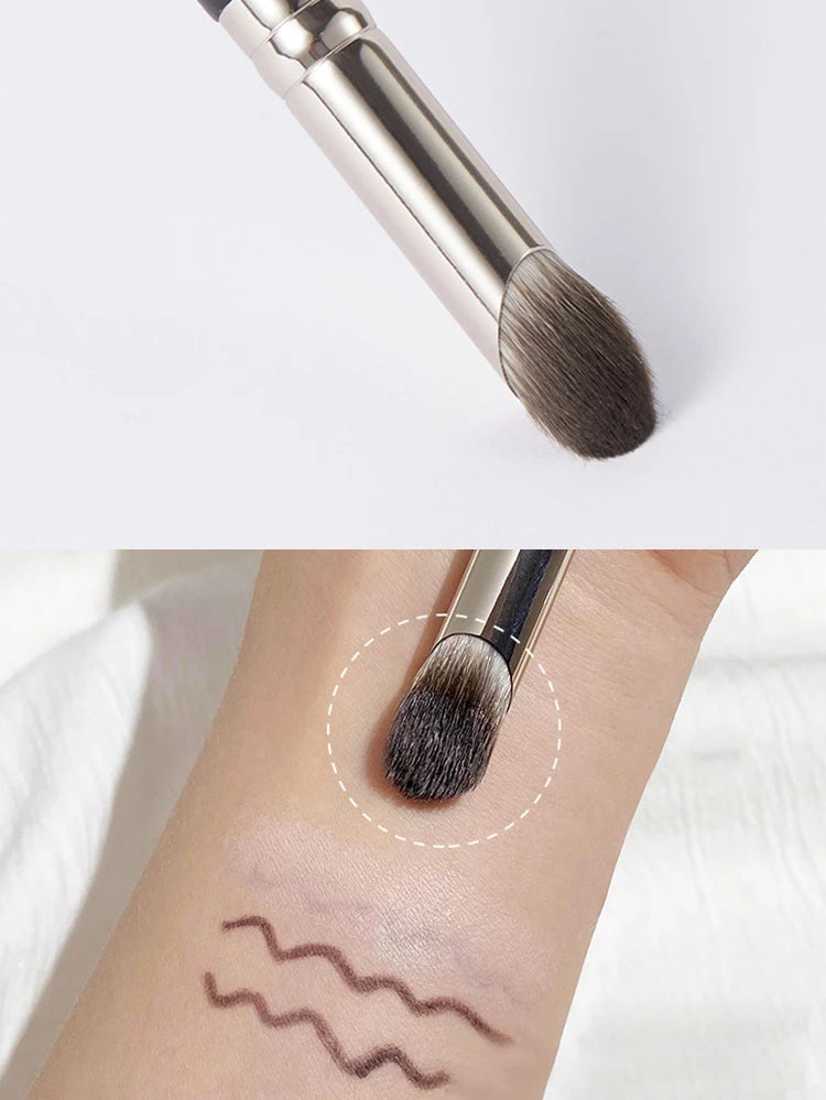 GECOMO Finger Concealer Brush – Soft Round Head for Spot & Pimple Coverage