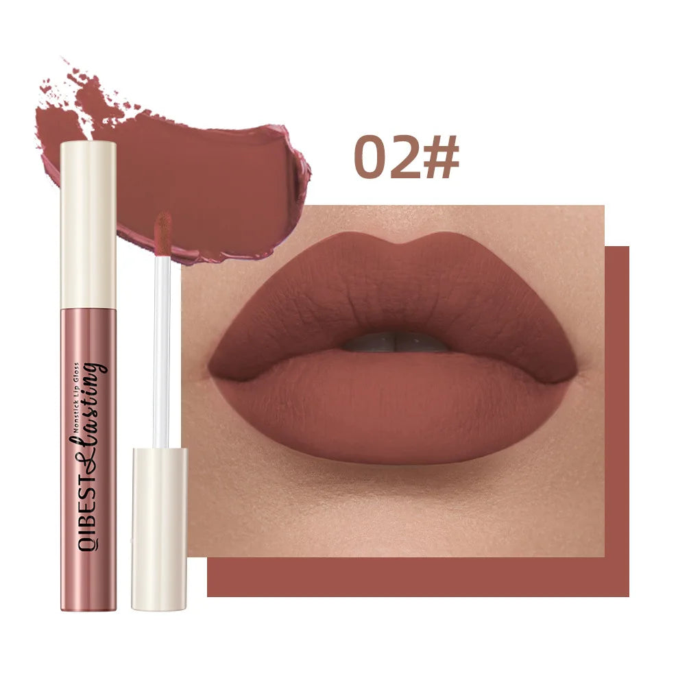 Labial líquido mate QiBest: duradero, resistente a las manchas y con acabado aterciopelado.