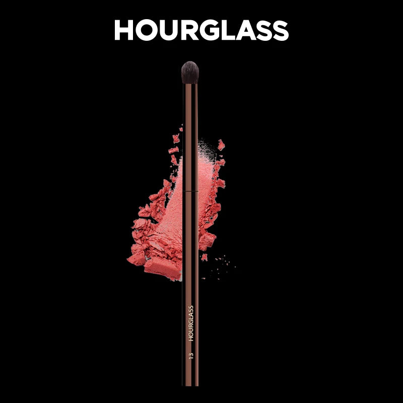 فرشاة العيون الدقيقة رقم 13 من Hourglass - ألياف صوف ناعمة لتطبيق لطيف ودقيق