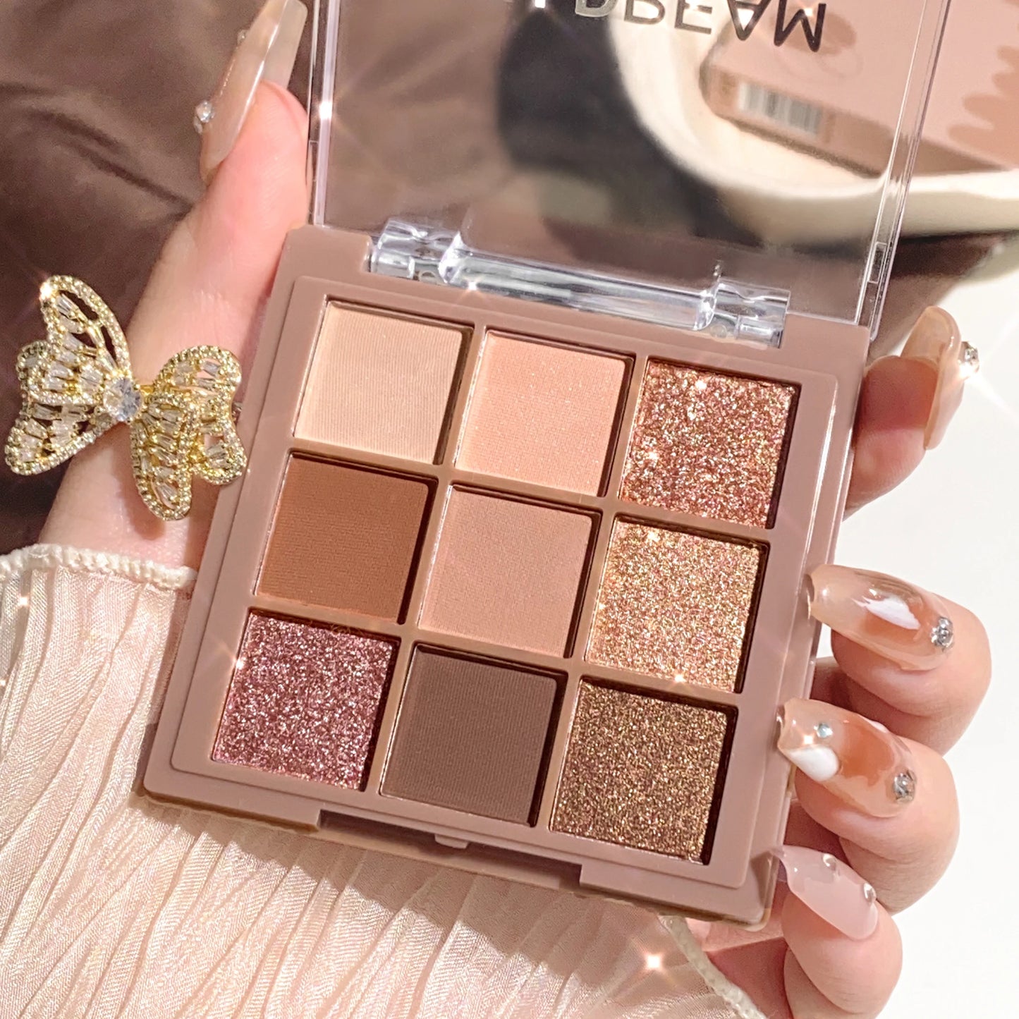 LuxuryGlow Luxurious 9-18 Color Eyeshadow Palette – Velvet Matte & Shimmer