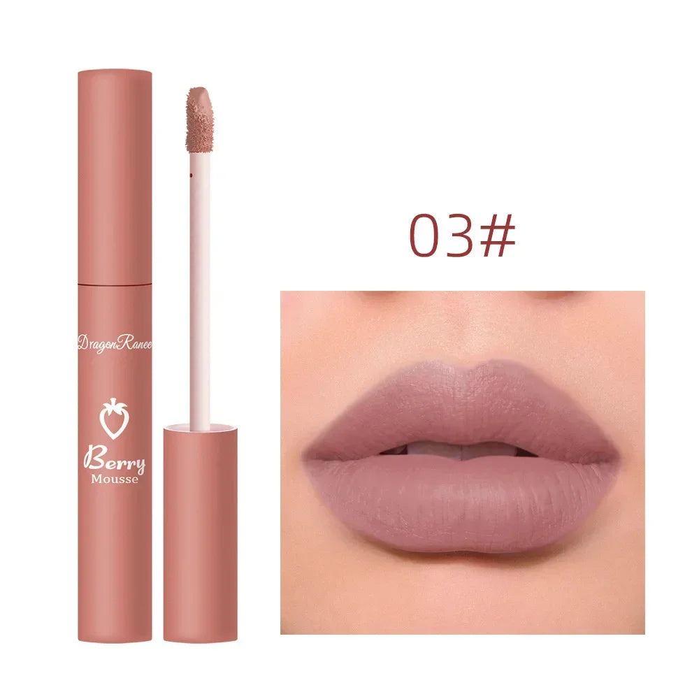 Brillo de labios mate nude LuxuryGlow: 12 colores aterciopelados, resistente al agua y de larga duración.