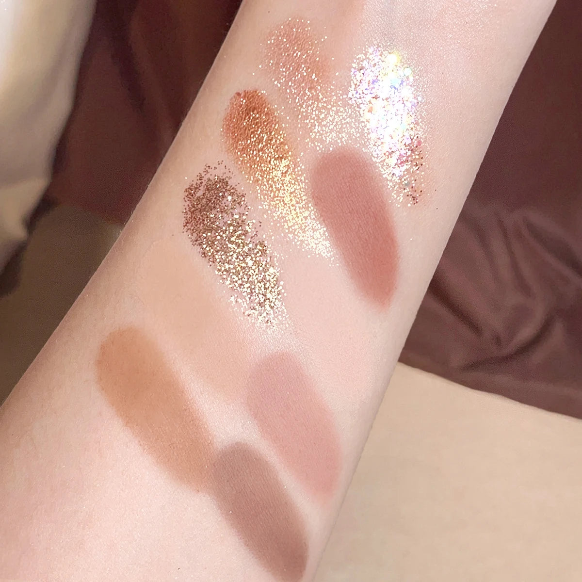 HISYI 10-Color Eyeshadow Palette – Matte, Shimmer & Glitter Waterproof Long-Lasting