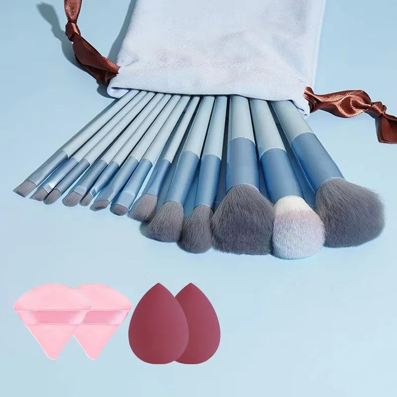مجموعة فرش مكياج احترافية فاخرة من LuxuryGlow، مكونة من 16 قطعة - ألياف صوف ناعمة، وفرشاة كريم أساس وظلال عيون رقيقة