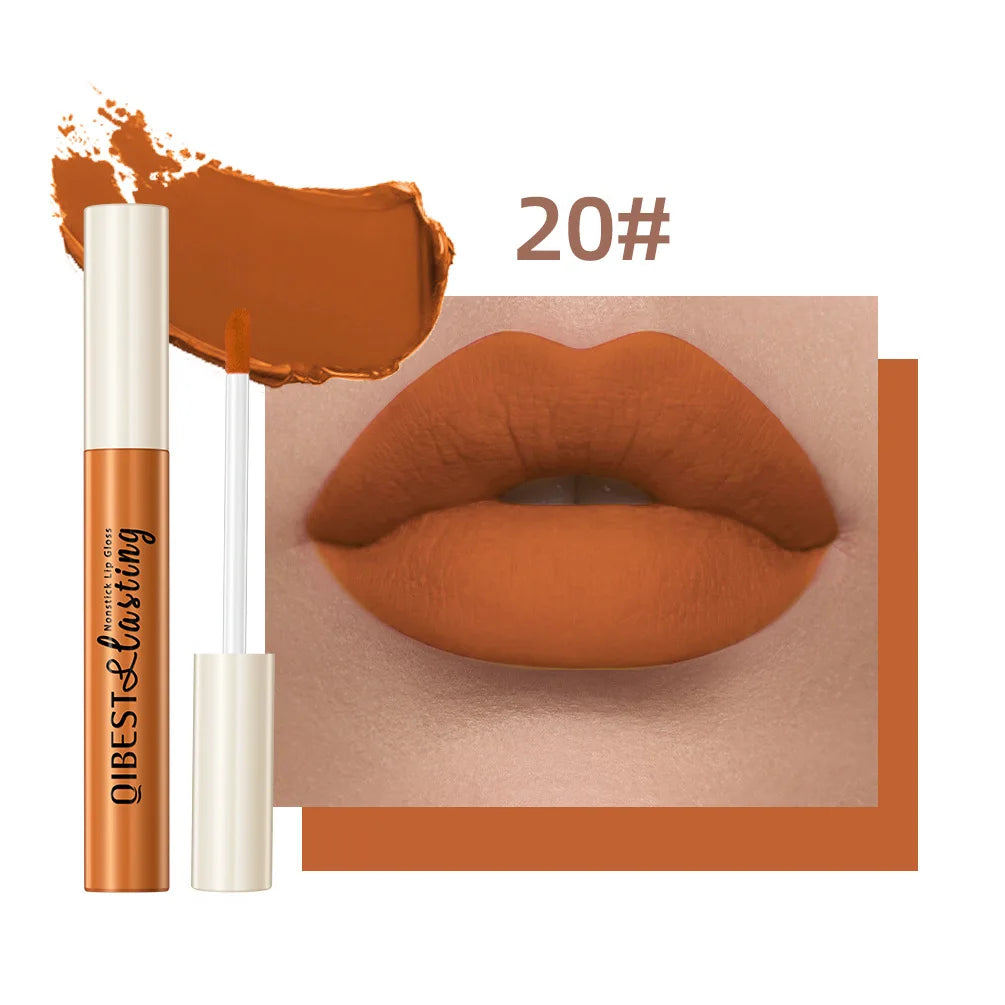 Labial líquido mate QiBest: duradero, resistente a las manchas y con acabado aterciopelado.