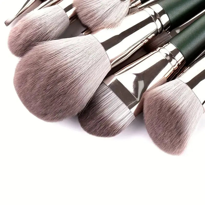 مجموعة فرش مكياج من الخيزران من LuxuryGlow، مكونة من 14 قطعة - فرش من ألياف الصوف الناعم للوجه والعينين