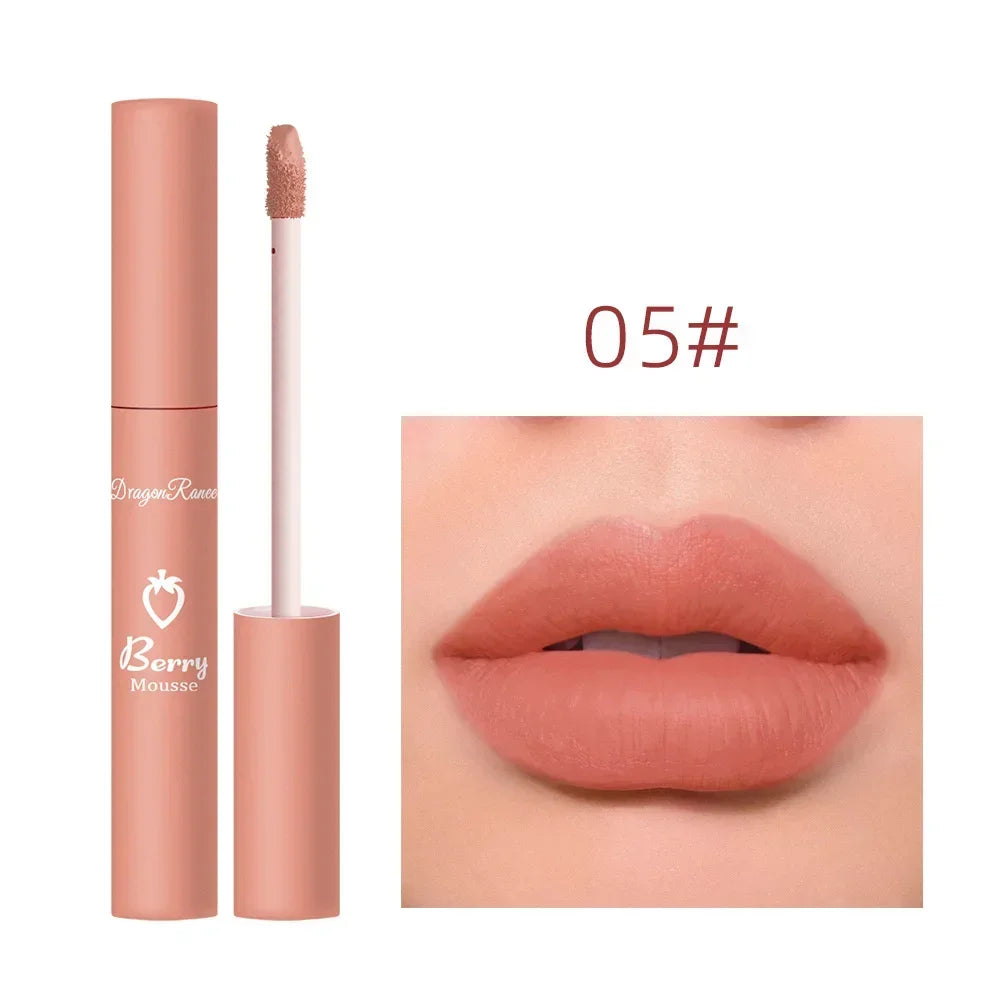 Brillo de labios mate nude LuxuryGlow: 12 colores aterciopelados, resistente al agua y de larga duración.