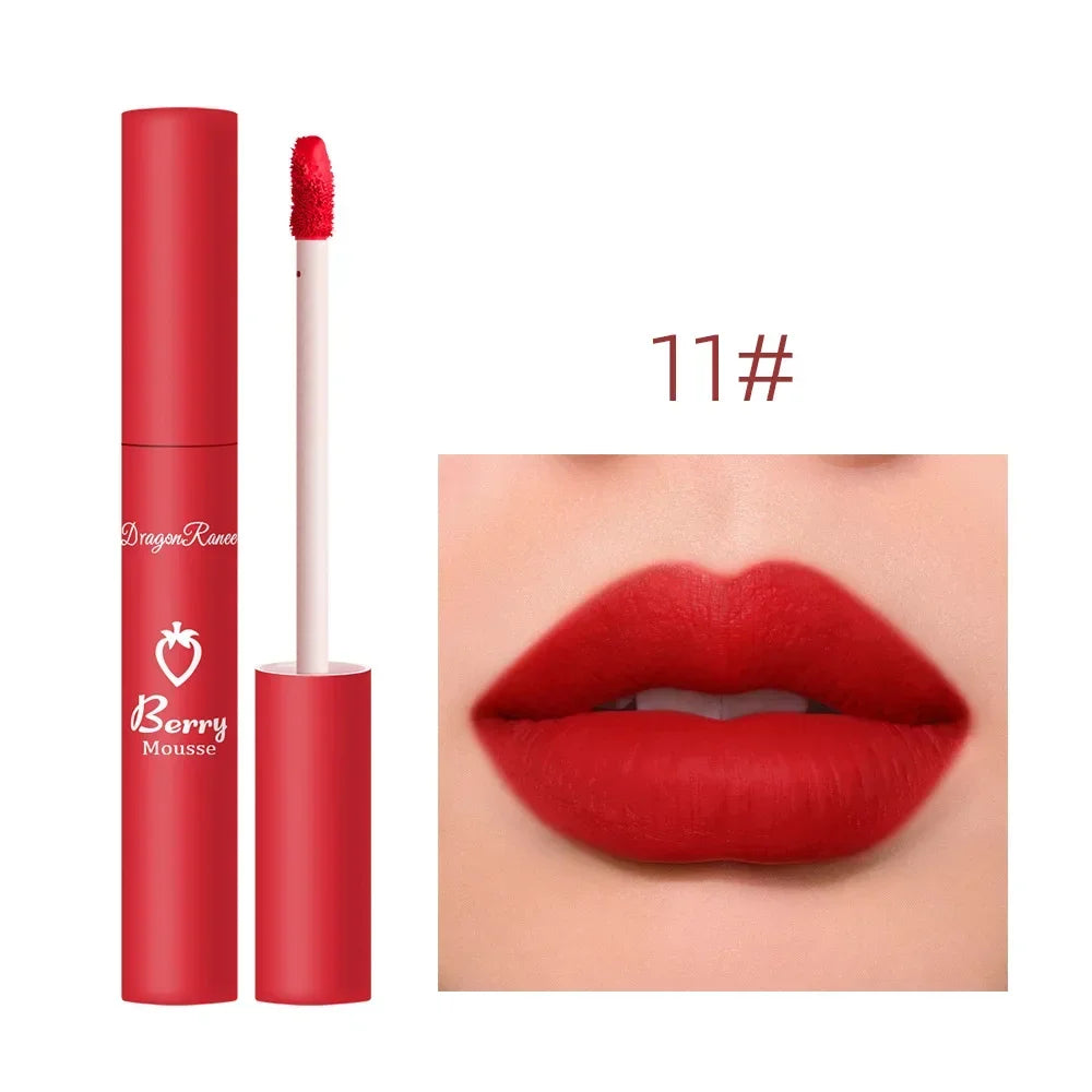 Brillo de labios mate nude LuxuryGlow: 12 colores aterciopelados, resistente al agua y de larga duración.