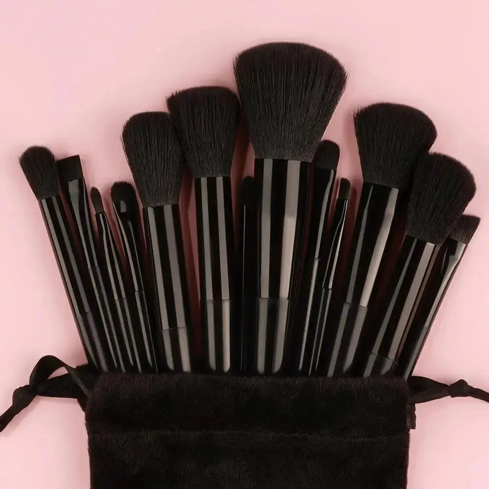مجموعة فرش مكياج احترافية فاخرة من LuxuryGlow، مكونة من 16 قطعة - ألياف صوف ناعمة، وفرشاة كريم أساس وظلال عيون رقيقة