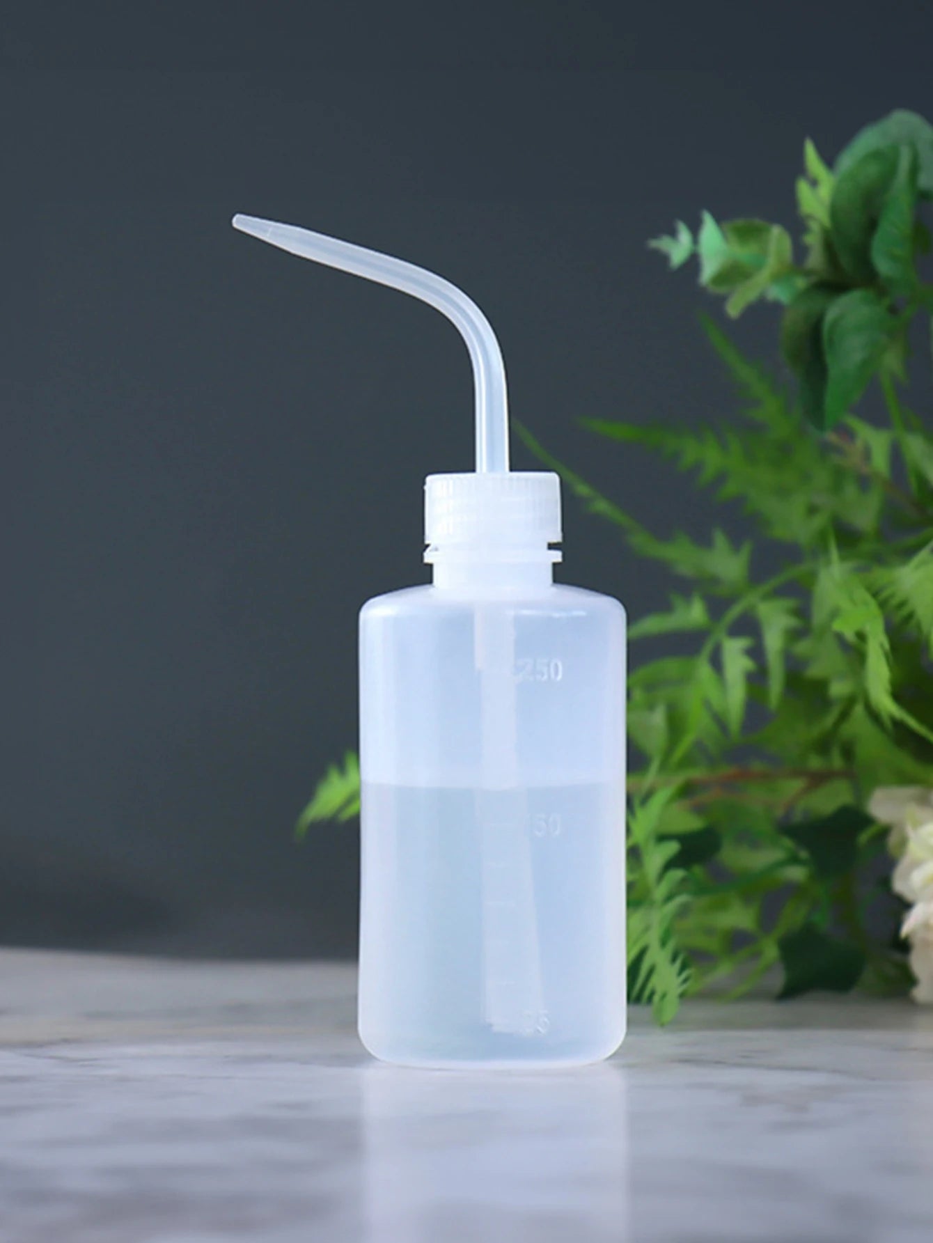 Botella limpiadora de pestañas ZernBer con codo: herramienta de precisión para enjuagar pestañas (1 unidad)