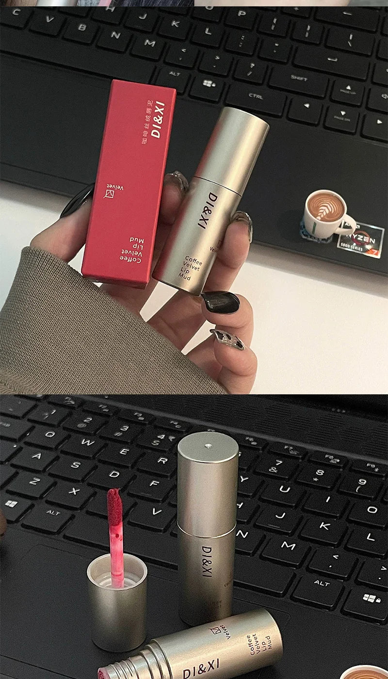 Mini brillo labial mate DIXI: acabado aterciopelado, tono latte, fácil de aplicar