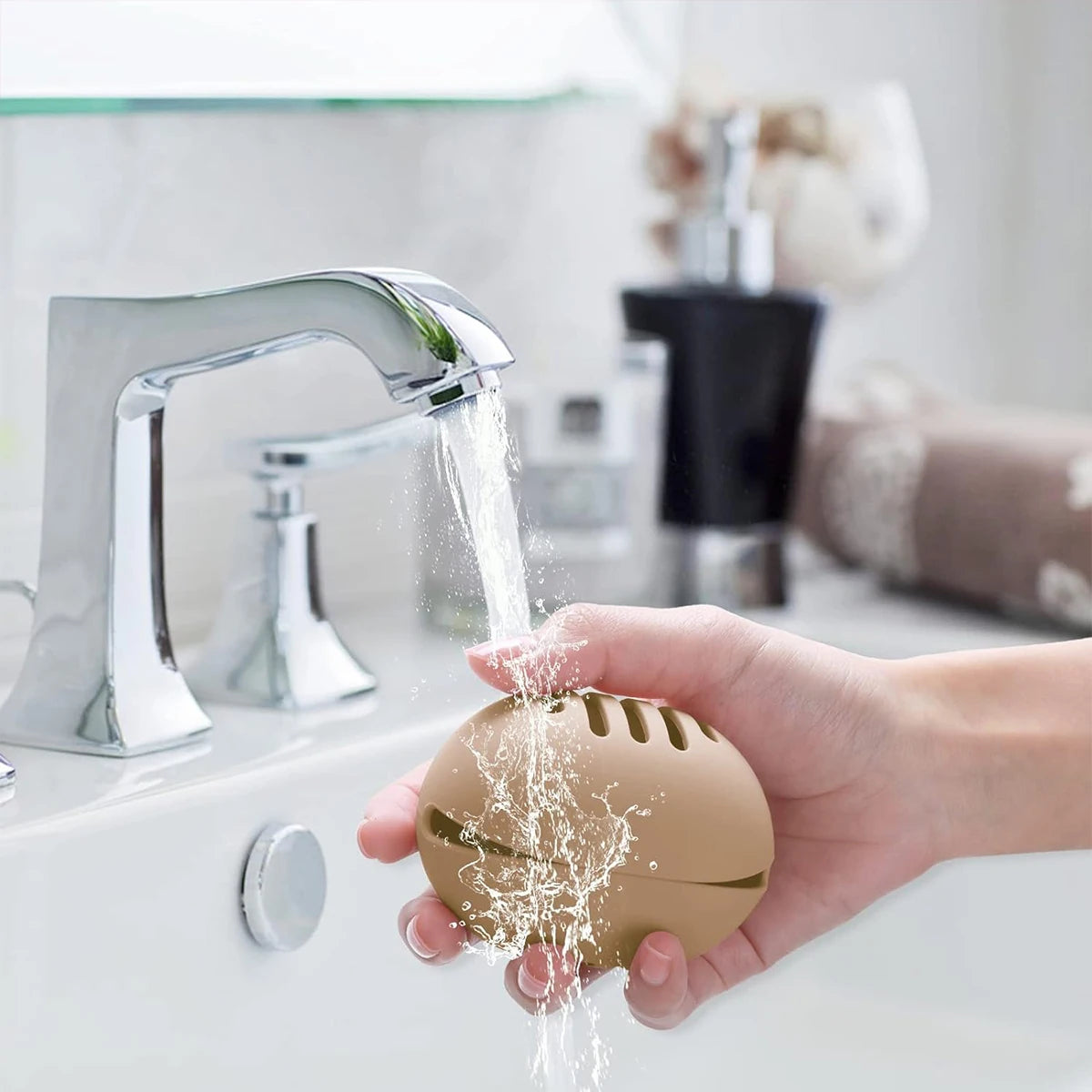 LuxuryGlow Eco-Friendly Silicone Beauty Blender Storage Case – Portable & Reusable Organizer