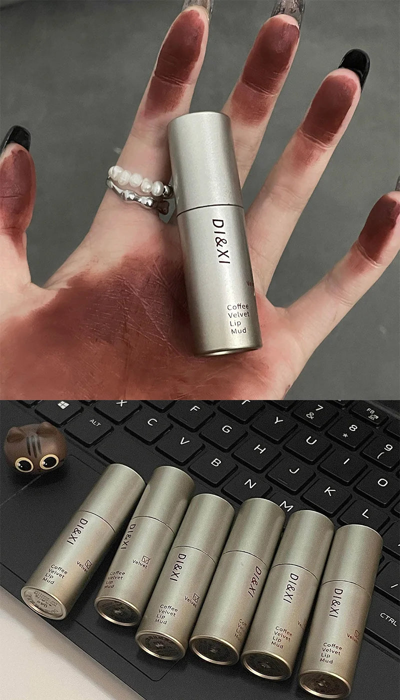 Mini brillo labial mate DIXI: acabado aterciopelado, tono latte, fácil de aplicar