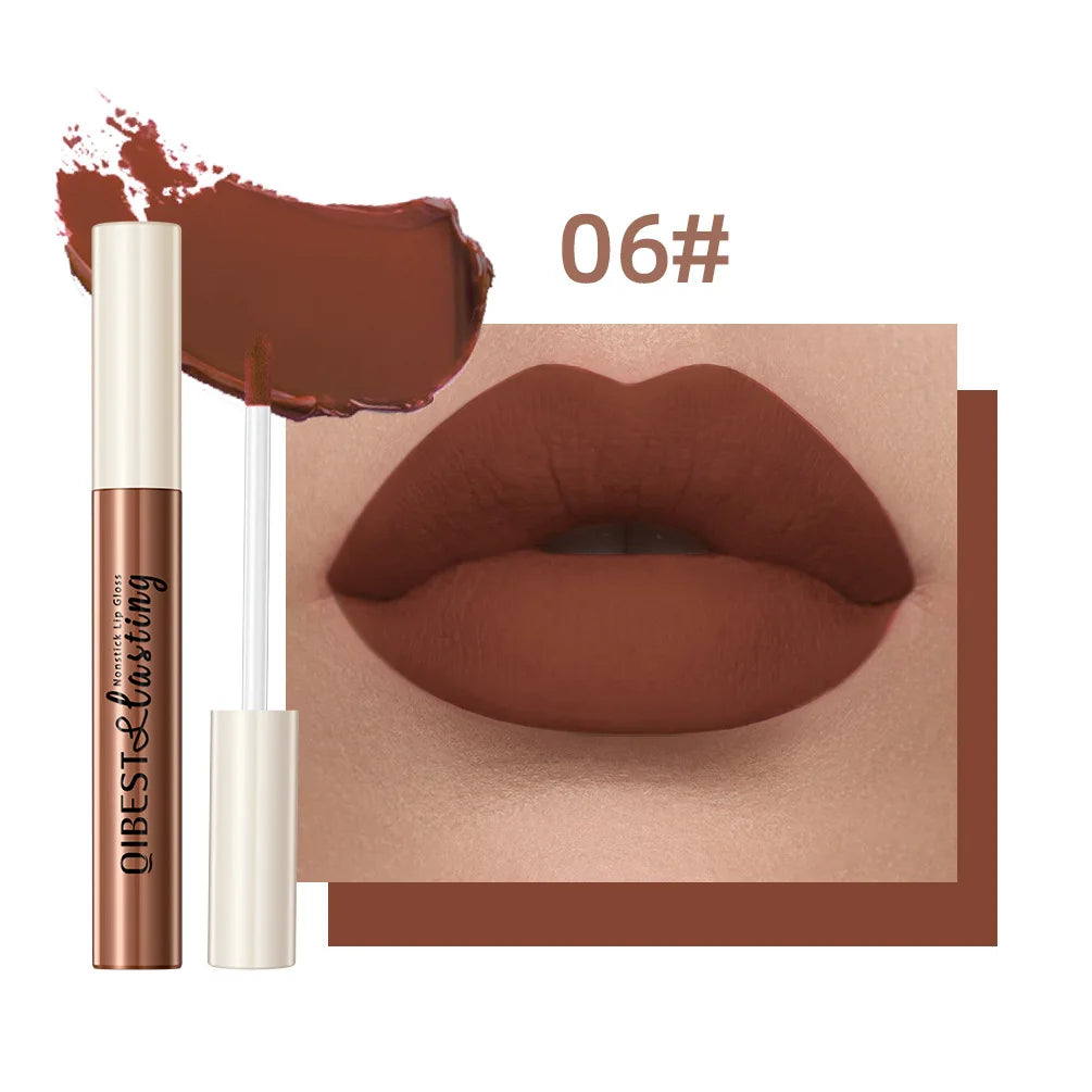 Labial líquido mate QiBest: duradero, resistente a las manchas y con acabado aterciopelado.