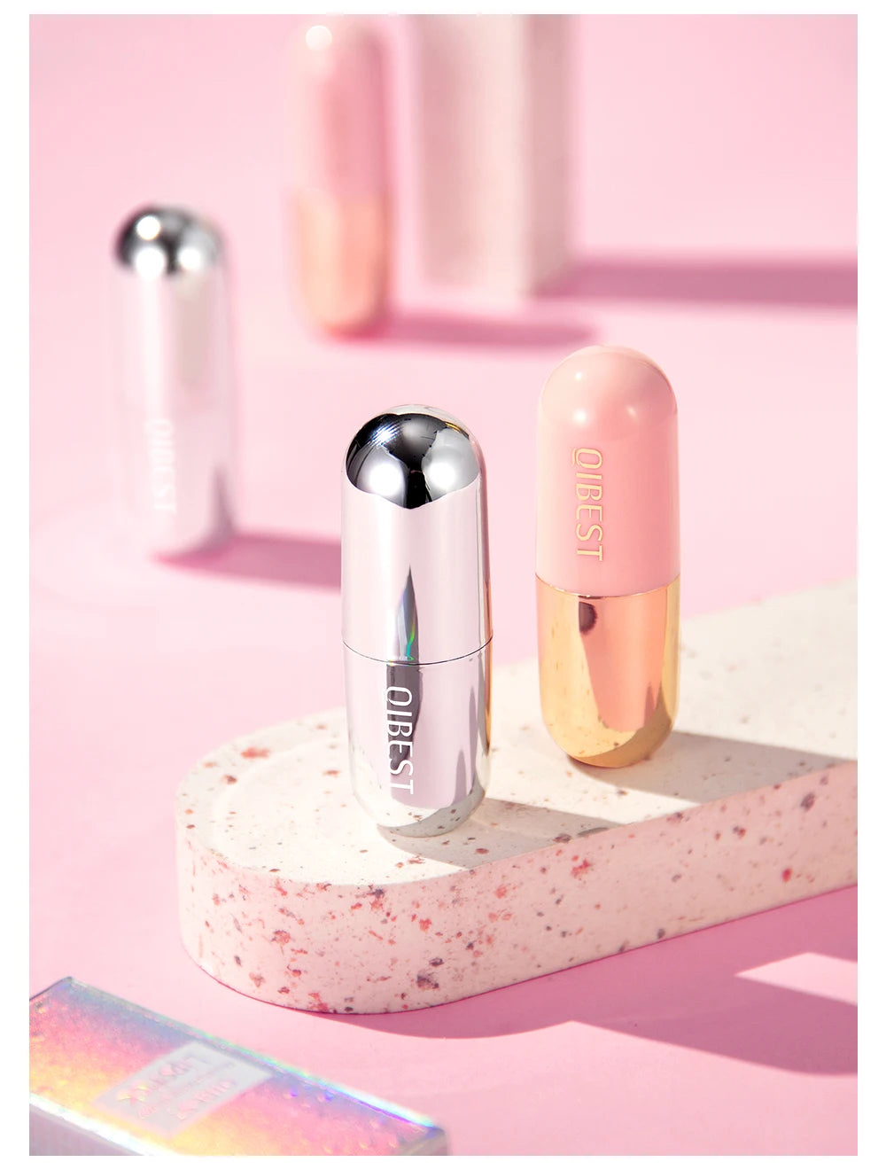 Lápiz labial con brillo que cambia de color QIBEST: bálsamo labial hidratante de gelatina cristalina con brillo y efecto voluminizador.
