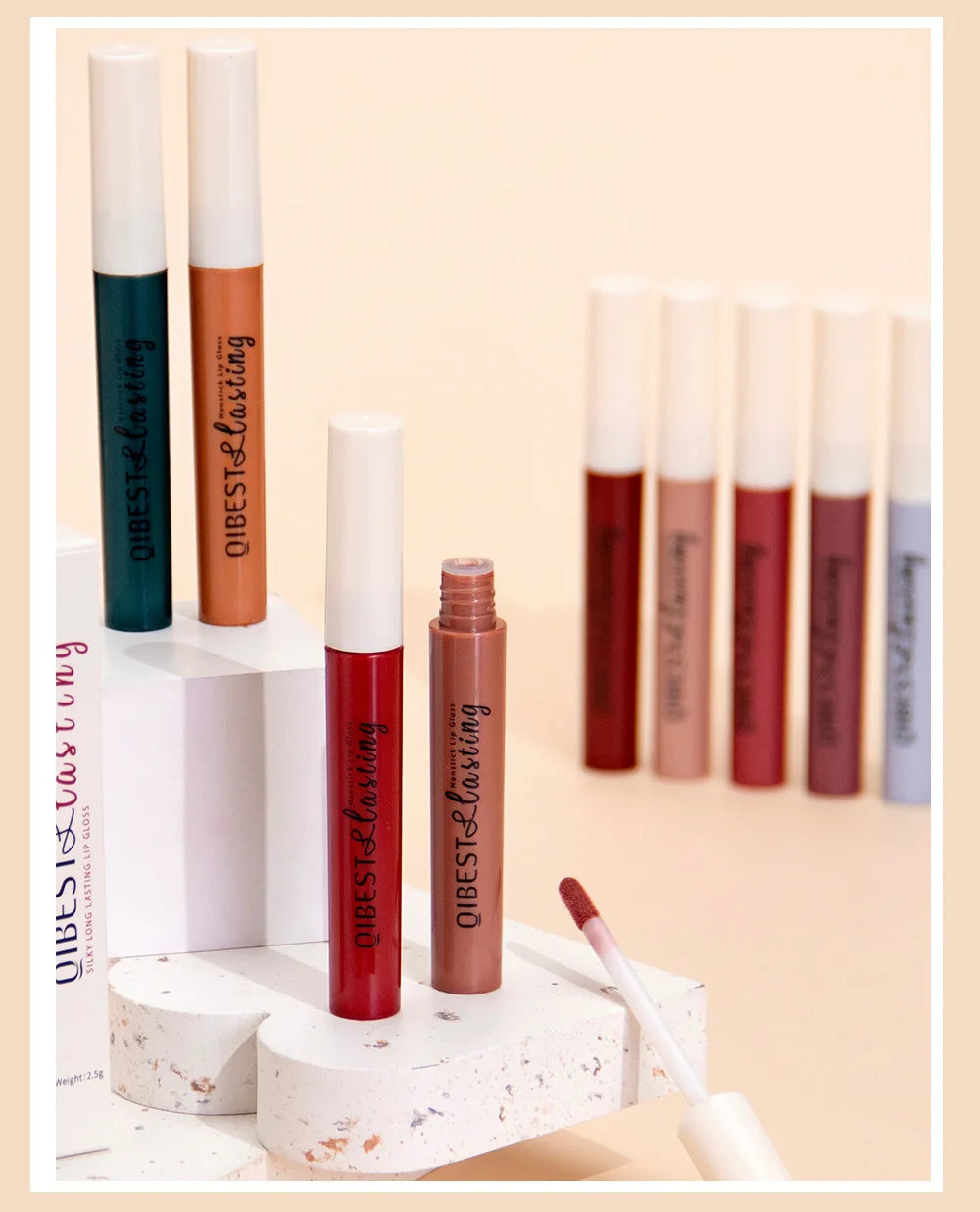 Labial líquido mate QiBest: duradero, resistente a las manchas y con acabado aterciopelado.