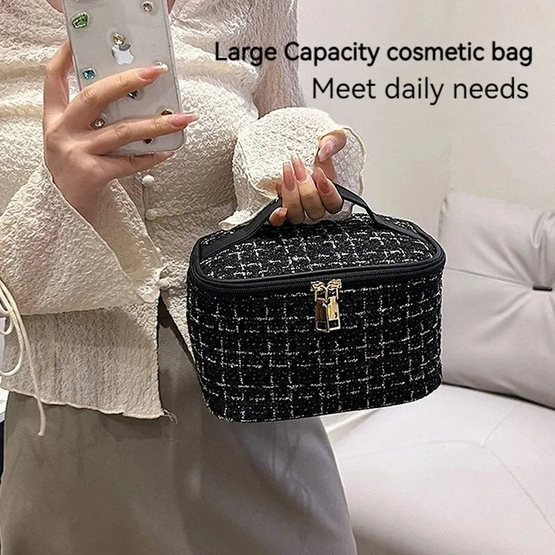 حقيبة مستحضرات تجميل منسوجة كبيرة السعة من BeeChip - حقيبة محمولة لتخزين المكياج والسفر
