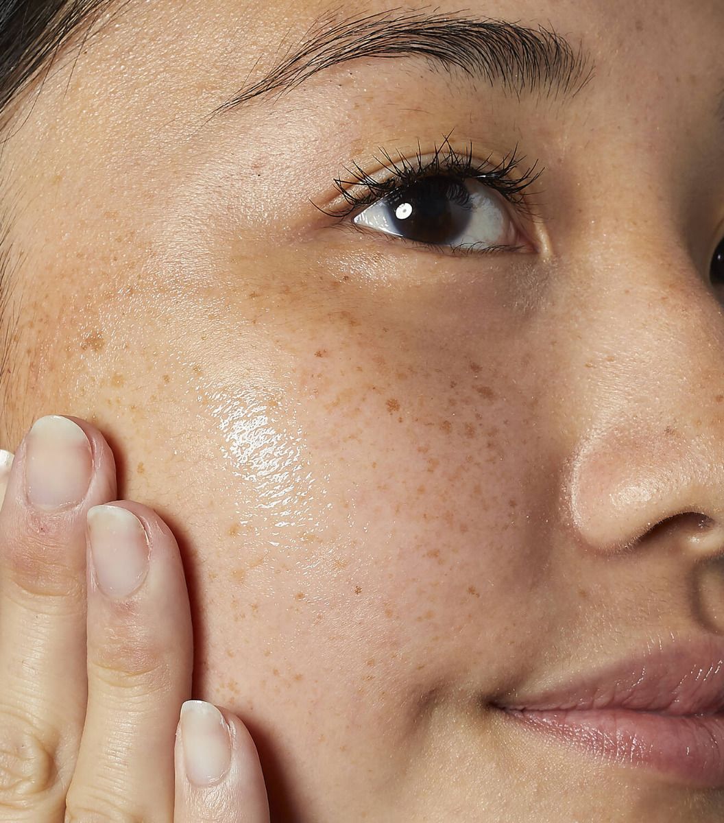 KIEHL’S Iris Extract Activating Treatment Essence – Anti-Aging Radiance & Skin Renewal