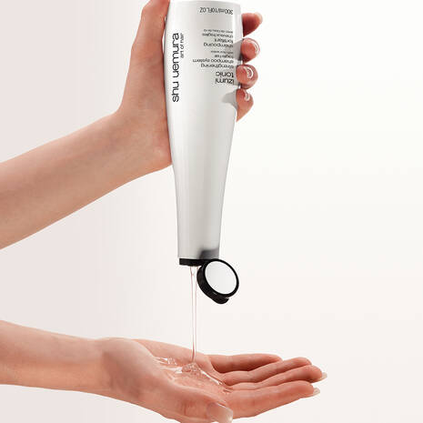 Champú tónico fortalecedor con agua de arroz Shu Uemura Izumi: cabello más grueso, fuerte y brillante (300 ml)