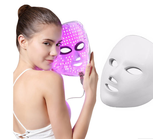 قناع الوجه العلاجي بضوء LED بسبعة ألوان من LuxuryGlow - مضاد للشيخوخة، يزيل حب الشباب، ويجدد البشرة