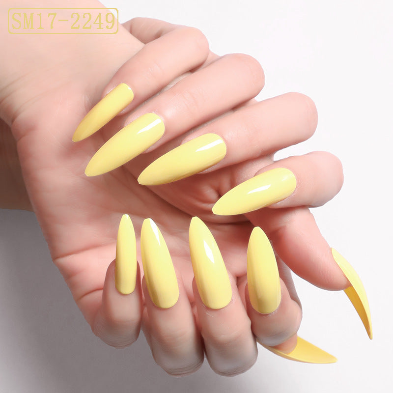 Uñas postizas largas almendradas LuxuryGlow: set de uñas postizas de color liso para un look de salón