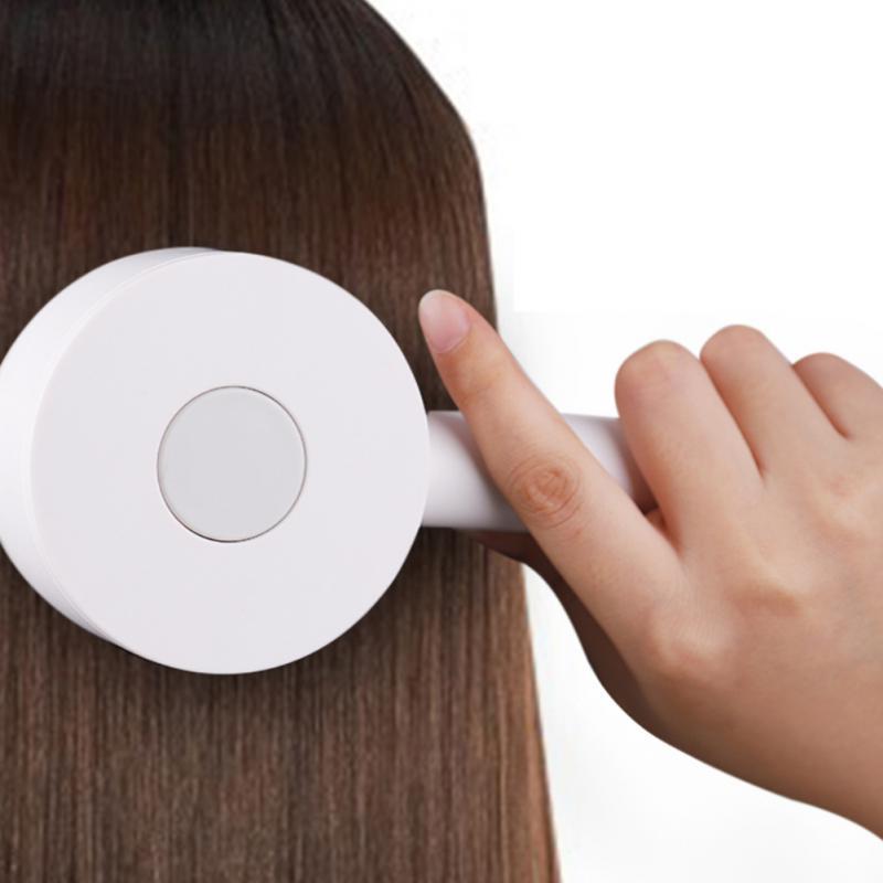Cepillo autolimpiable de un solo botón LuxuryGlow: peine desenredante con masaje antiestático