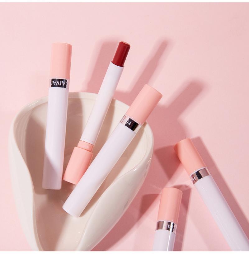 Set de labiales LuxuryGlow Matte Mist: acabado semi-gamuza de larga duración (4 tonos)
