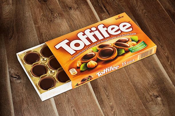 Toffifee by Storck – 12 Hazelnut, Caramel & Chocolate Pieces 100g (Imported)