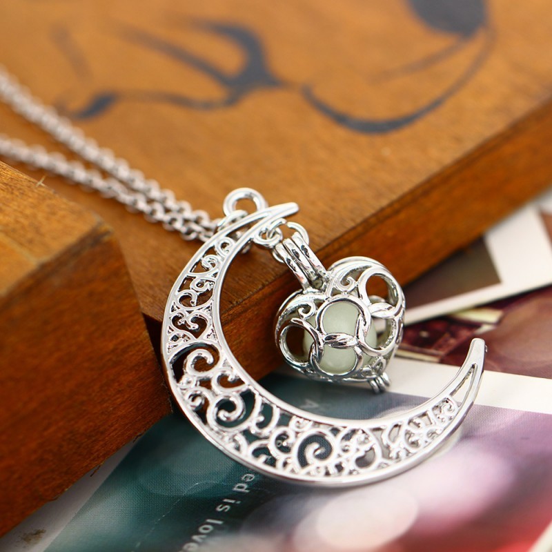 Collares colgantes luminosos LuxuryGlow con cadena plateada