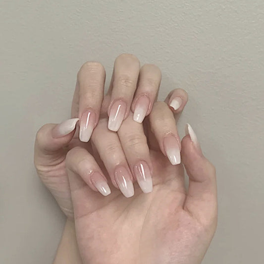 أظافر صناعية قابلة للارتداء من LuxuryGlow Ballet White Gradient - مجموعة من 24 قطعة