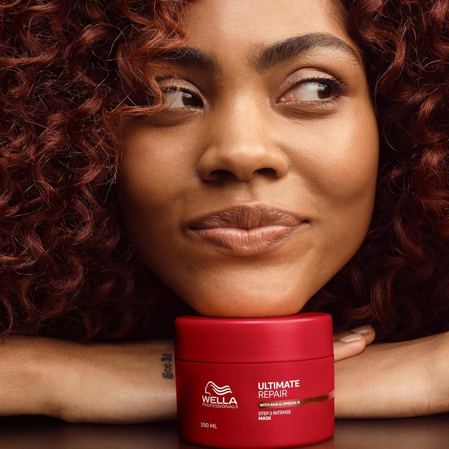 Wella Professionals Ultimate Repair Mask – Vegan Hair Treatment with AHA & Omega-9 – Strengthens, Repairs & Smooths Damaged Hair – 5 oz