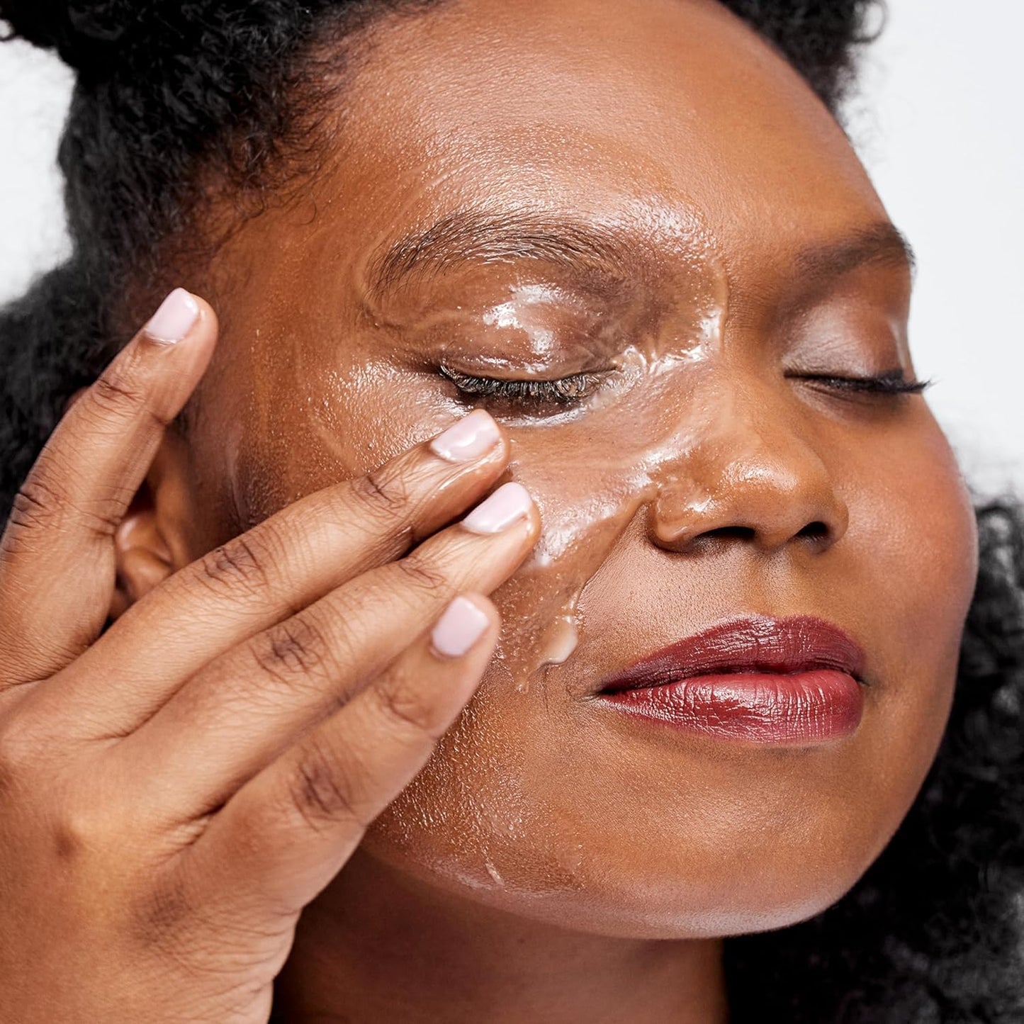 Clinique Take The Day Off Cleansing Balm – Makeup Remover for Face, Eyes & Sunscreen, Gentle & Non-Greasy, Suitable for All Skin Types