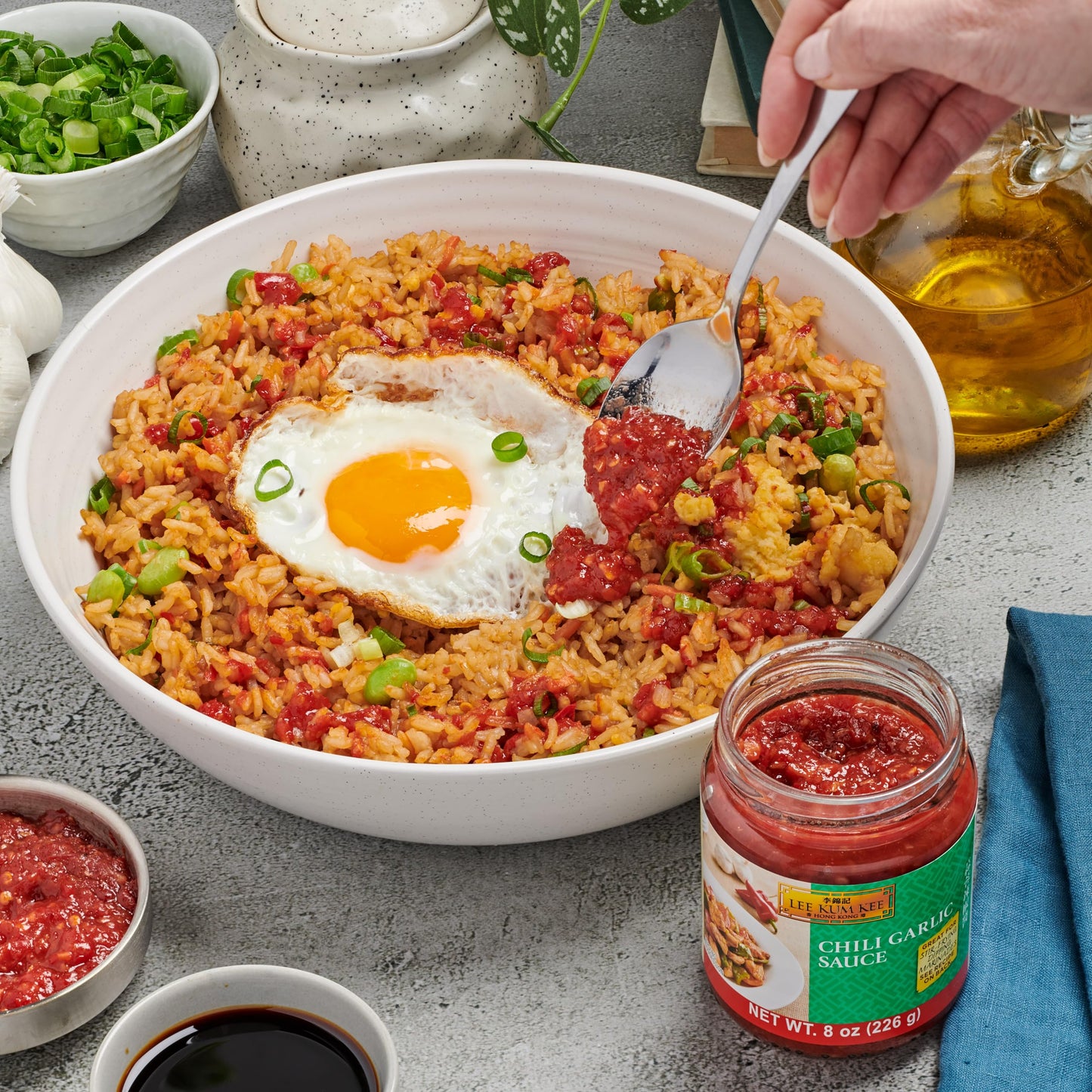 Lee Kum Kee Chilli Garlic Sauce, 226 g