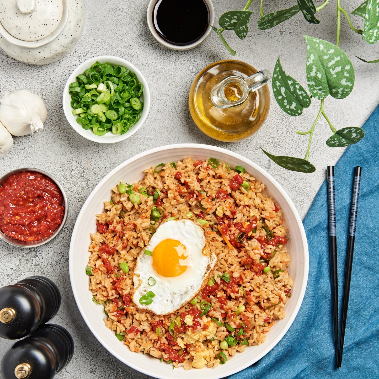 Lee Kum Kee Chilli Garlic Sauce, 226 g