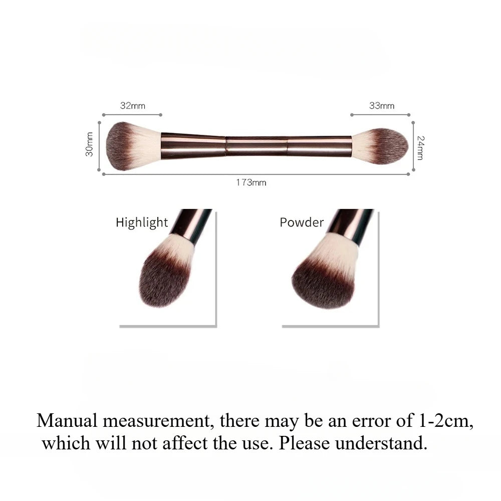 Brocha de maquillaje de doble cabezal LuxuryGlow: fibra de lana suave, aplicación precisa y diseño elegante para iluminar, ruborizar y contornear.