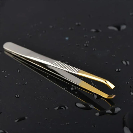 ملقط حواجب من الفولاذ المقاوم للصدأ من LuxuryGlow - أداة إزالة الشعر بطرف مائل