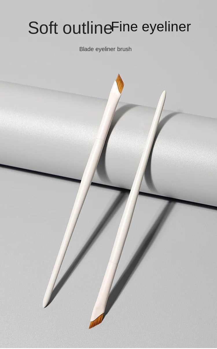 WOKO Ultra-Thin Precision Blade Eyeliner & Eyebrow Brush – White Wooden Handle