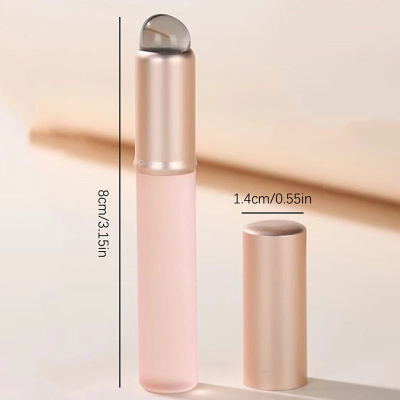 فرشاة شفاه صغيرة من السيليكون من LuxuryGlow مع غطاء - أداة لوضع قناع الشفاه واللمعان