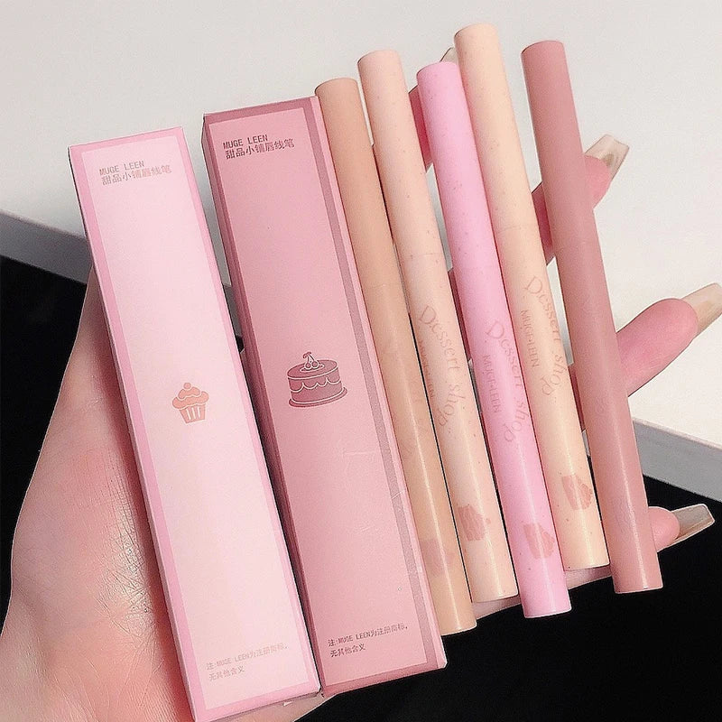 Delineador de labios automático impermeable LuxuryGlow: contorno suave y duradero