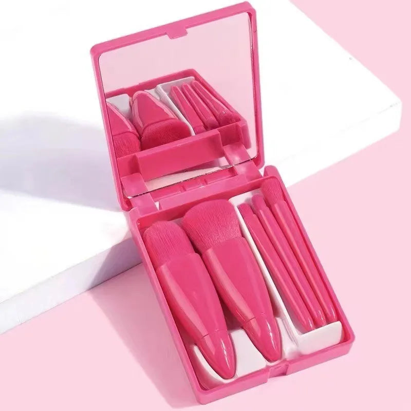 Juego de 5 mini brochas de maquillaje LuxuryGlow con estuche de espejo rosa: brochas de fibra de lana suaves y fáciles de transportar.