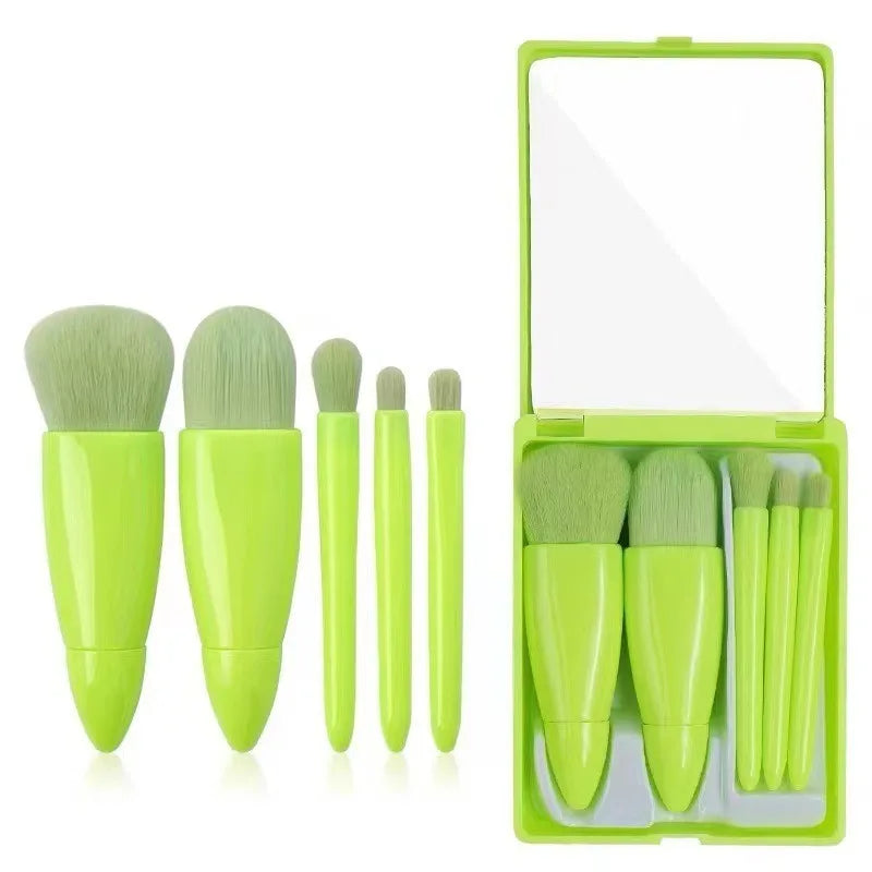 Juego de 5 mini brochas de maquillaje LuxuryGlow con estuche de espejo rosa: brochas de fibra de lana suaves y fáciles de transportar.