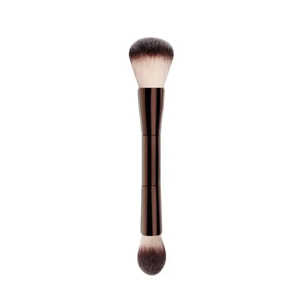 Brocha de maquillaje de doble cabezal LuxuryGlow: fibra de lana suave, aplicación precisa y diseño elegante para iluminar, ruborizar y contornear.