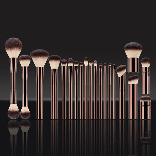 فرشاة مكياج متعددة الاستخدامات من LuxuryGlow - كريم أساس، أحمر خدود، خافي عيوب، ومكياج عيون