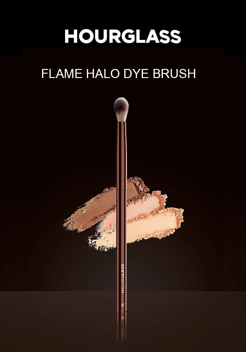 فرشاة دمج مدببة رقم 6 من Hourglass - أداة ظلال عيون ناعمة ولطيفة على البشرة
