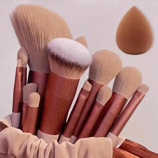 مجموعة فرش مكياج احترافية فاخرة من LuxuryGlow، مكونة من 16 قطعة - ألياف صوف ناعمة، وفرشاة كريم أساس وظلال عيون رقيقة