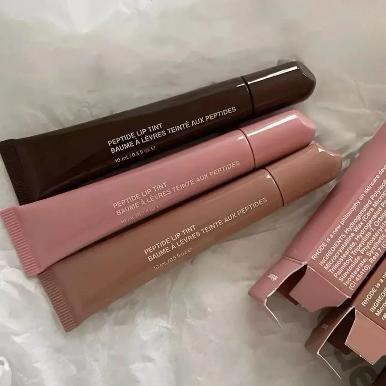 Rubor en barra para labios y mejillas Page Vine: brillo hidratante en tonos crema de moda