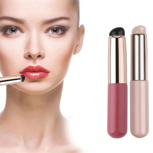 Pincel labial de silicona LuxuryGlow con funda: reutilizable, portátil y resistente al polvo.