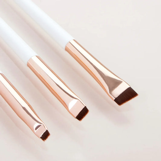 CNKESS - Juego de 3 pinceles de precisión para delineadores de ojos y cejas: herramientas de maquillaje ultrafinas y angulares para líneas definidas y cejas definidas.