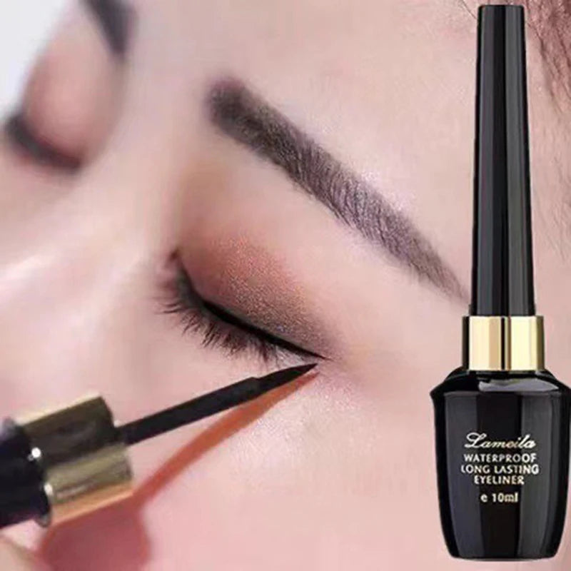 Delineador de ojos en gel negro a prueba de agua LuxuryGlow: ultrafino, duradero y de secado rápido.