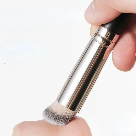Set de brochas premium para base y corrector LuxuryGlow: herramienta perfecta para difuminar y contornear